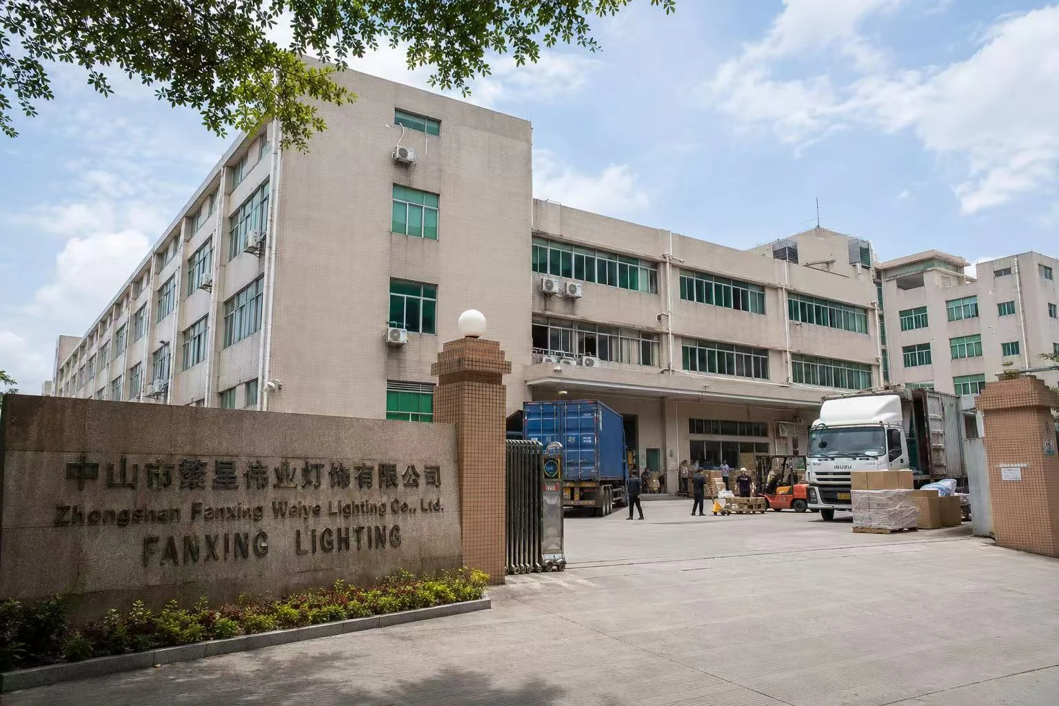 Architectural exterior shaped by integrated lighting
